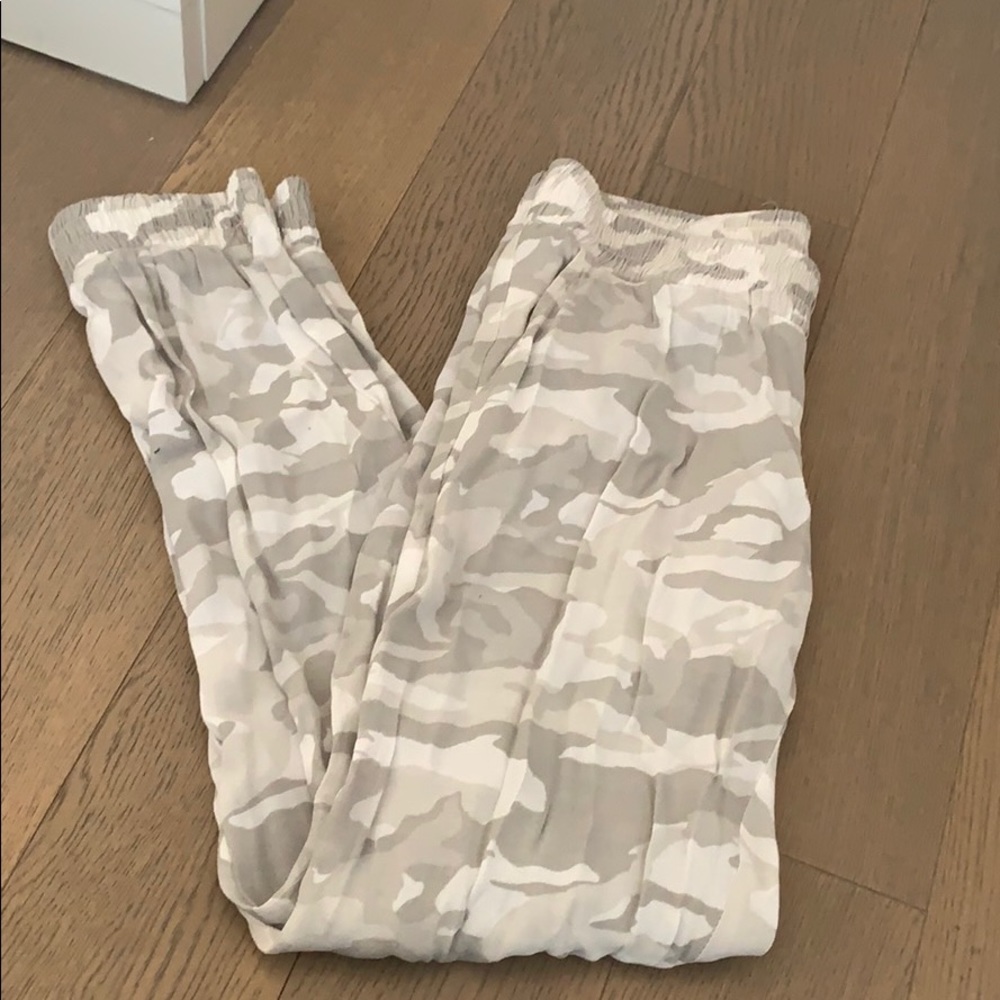 Monrow camo joggers